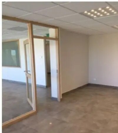 Office in Perpignan for lease - Building Photo - Image 3 of 4