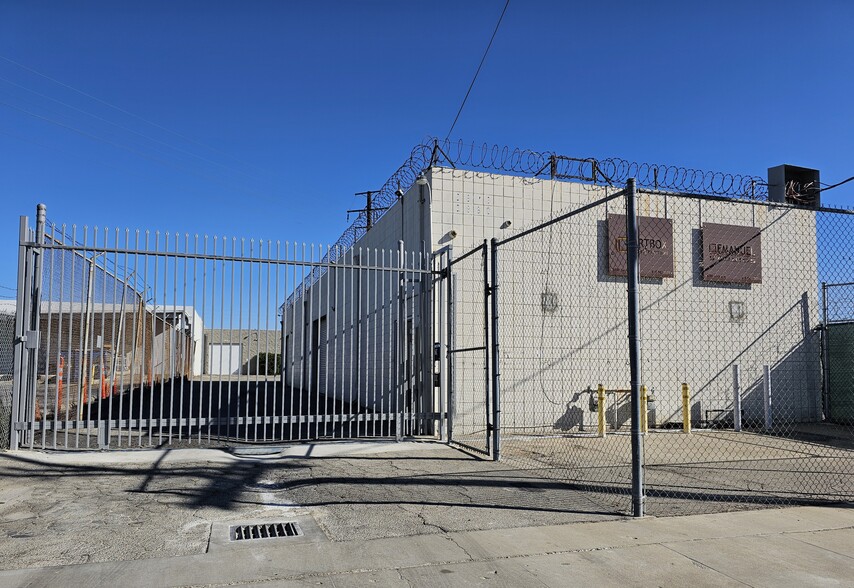 6878-6880 Beck Ave, North Hollywood, CA for lease - Building Photo - Image 1 of 17