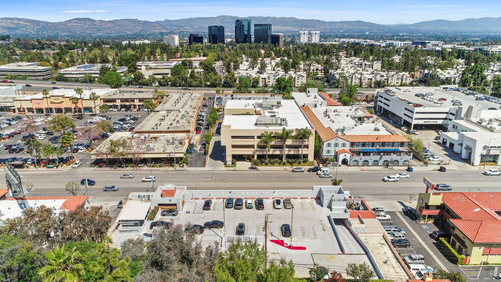 21720-21732 Ventura Blvd, Woodland Hills, CA for lease - Aerial - Image 2 of 13