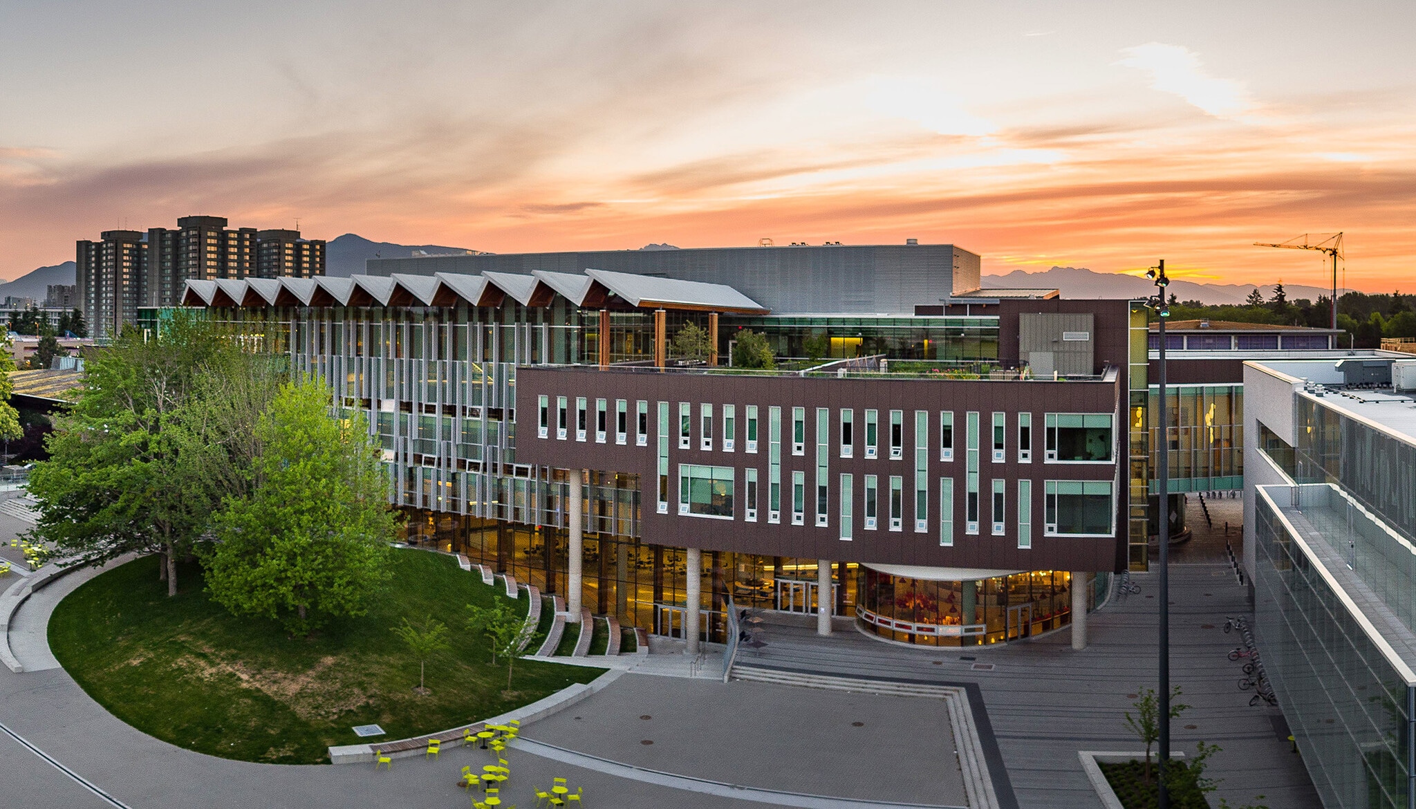 6133 University Blvd, Vancouver, BC for lease Primary Photo- Image 1 of 3