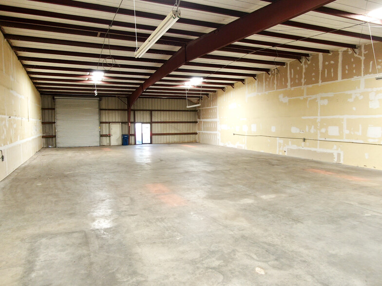 6215 E 29th St, Bradenton, FL for lease - Interior Photo - Image 2 of 12