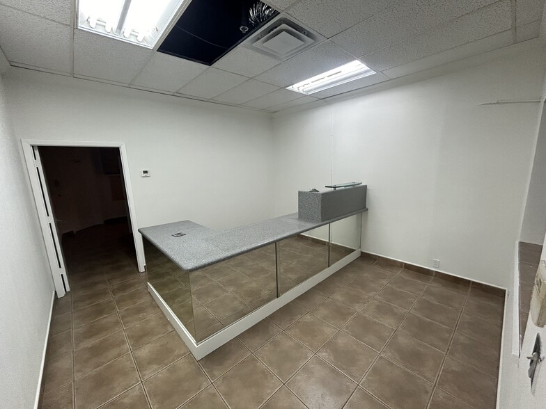 802 Old Dixie Hwy, West Palm Beach, FL for lease - Interior Photo - Image 3 of 14