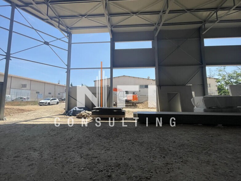 Flex in Mougins for lease - Interior Photo - Image 2 of 4