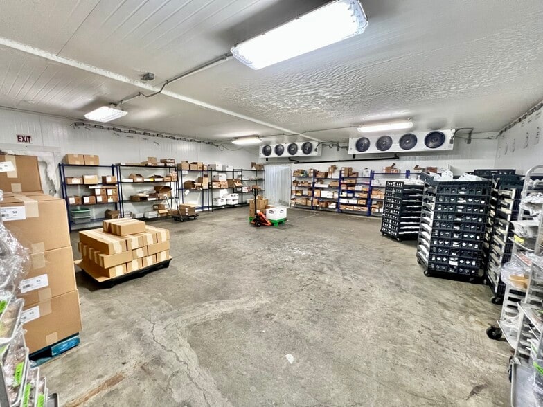 1715-1721 E 21st St, Los Angeles, CA for lease - Interior Photo - Image 1 of 8