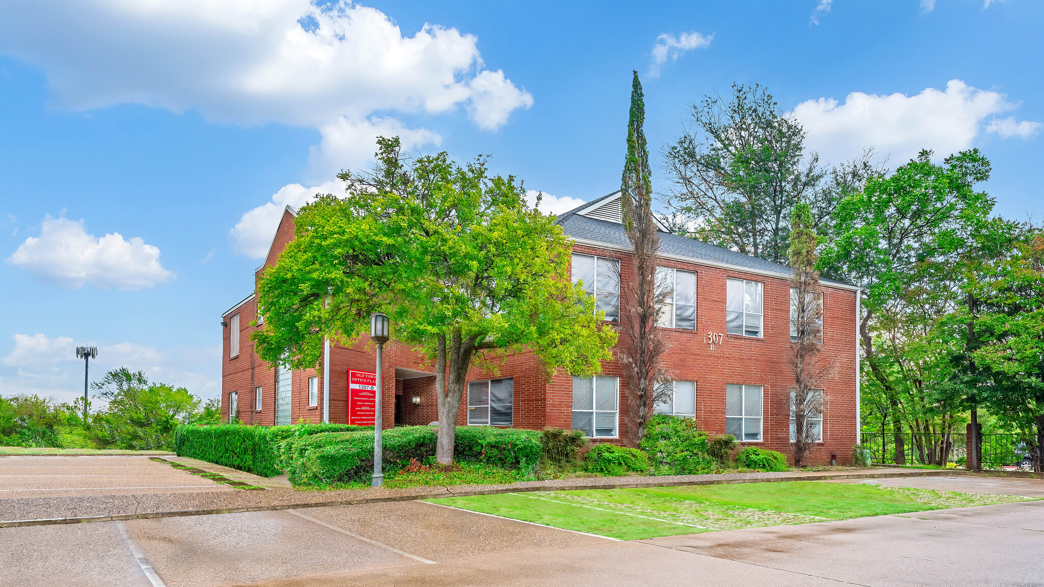 1307 W Abram St, Arlington, TX for lease Building Photo- Image 1 of 44