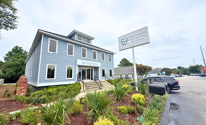 790 Johnnie Dodds Blvd, Mount Pleasant, SC for lease - Building Photo - Image 1 of 8