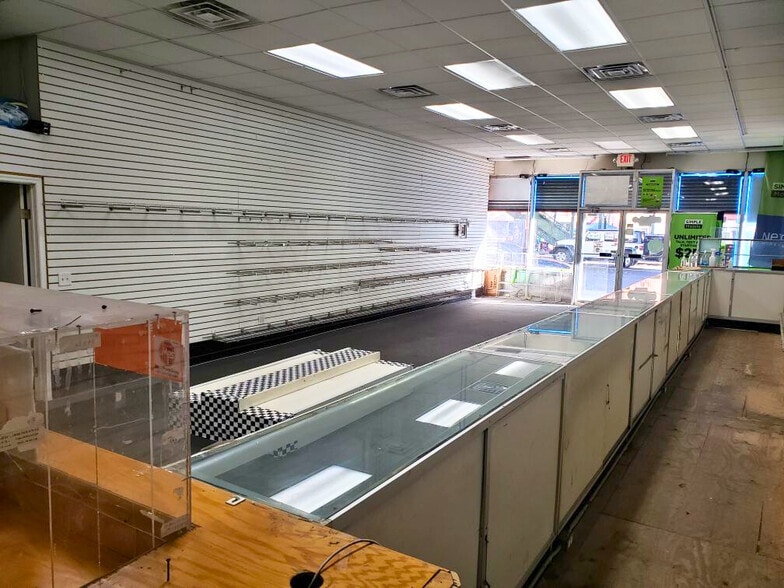 831 Westchester Ave, Bronx, NY for lease - Building Photo - Image 3 of 5