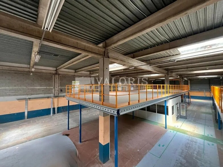 Industrial in Vitrolles for lease - Interior Photo - Image 2 of 10