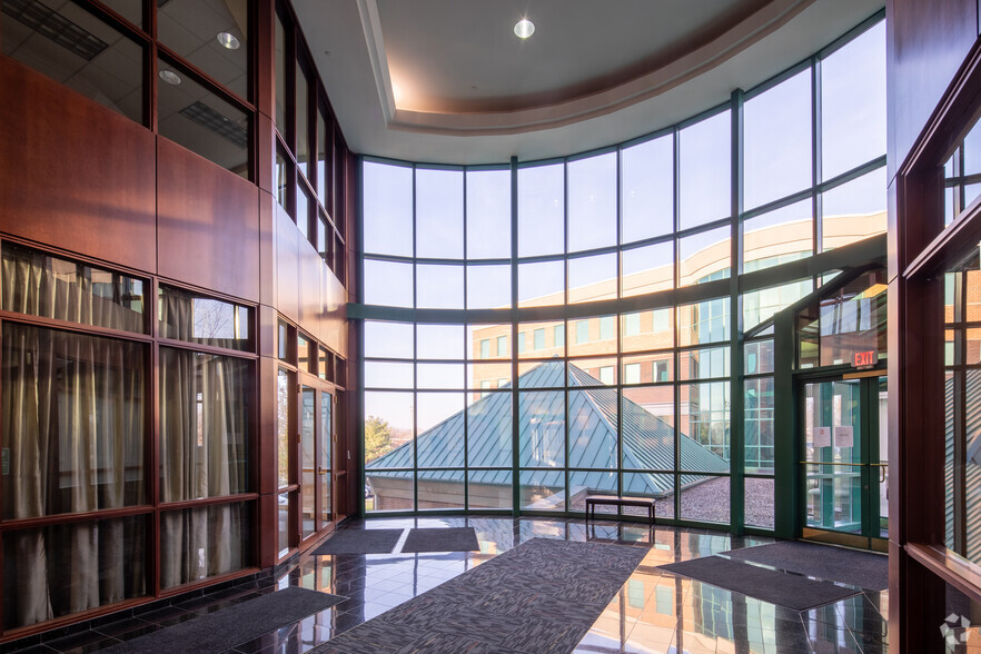 9510 Ormsby Station Rd, Louisville, KY for lease - Lobby - Image 2 of 7