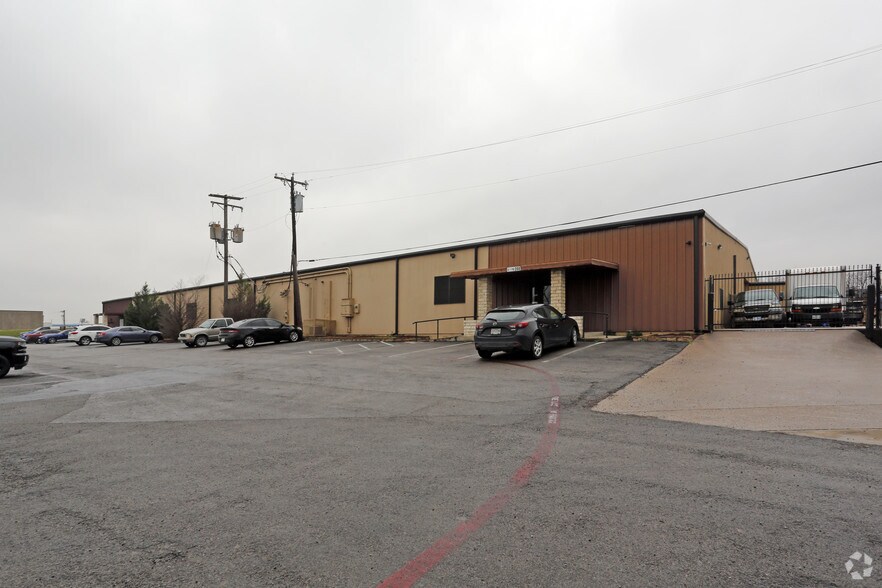 800 Blue Mound Rd, Fort Worth, TX 76131