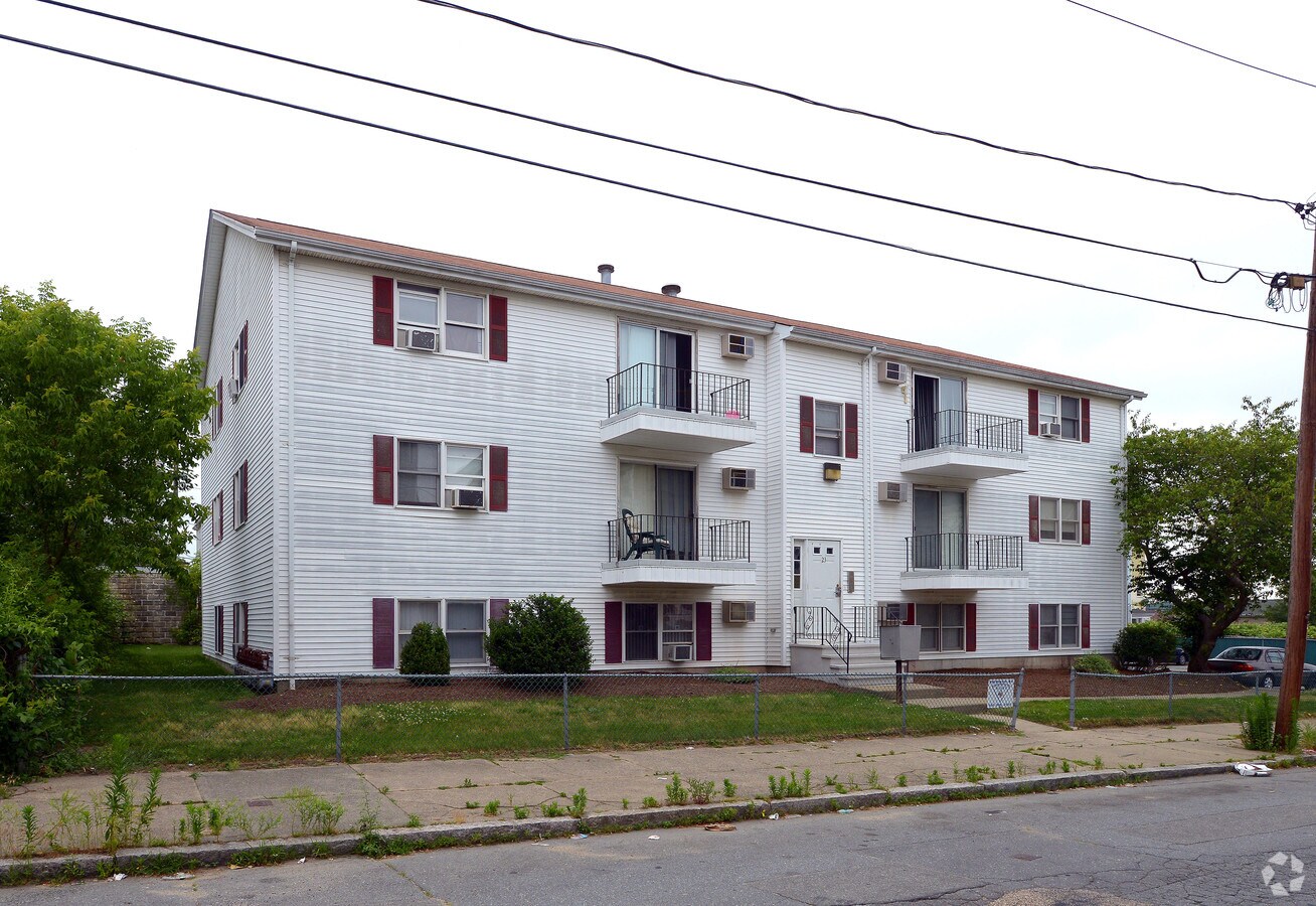 23 Tallman St, New Bedford, MA 02746