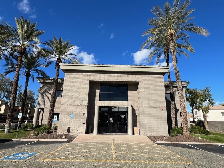 604 W Warner Rd, Chandler, AZ for lease - Primary Photo - Image 1 of 12