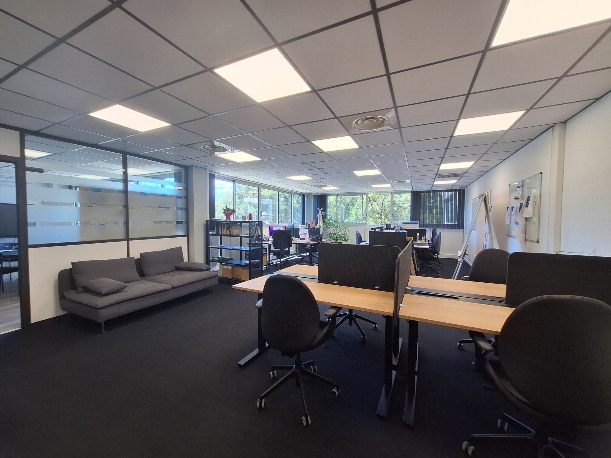 Office in Bordeaux for lease Building Photo- Image 1 of 8