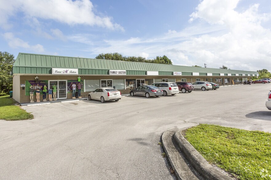 710 Pondella Rd, North Fort Myers, FL 33903