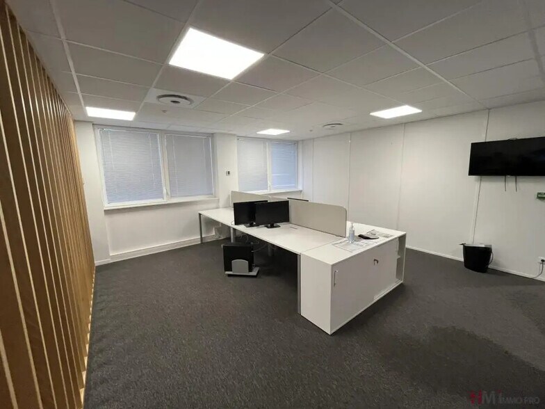 Office in Le Havre for lease - Interior Photo - Image 2 of 6