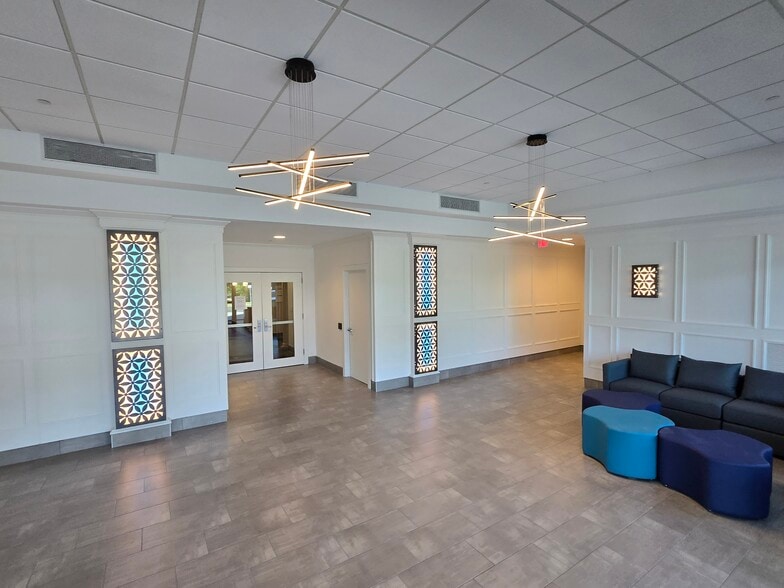 33 Technology Dr, Warren, NJ for lease - Lobby - Image 3 of 8