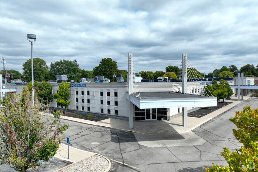 800 S Tillotson Ave, Muncie, IN for lease - Primary Photo - Image 1 of 22