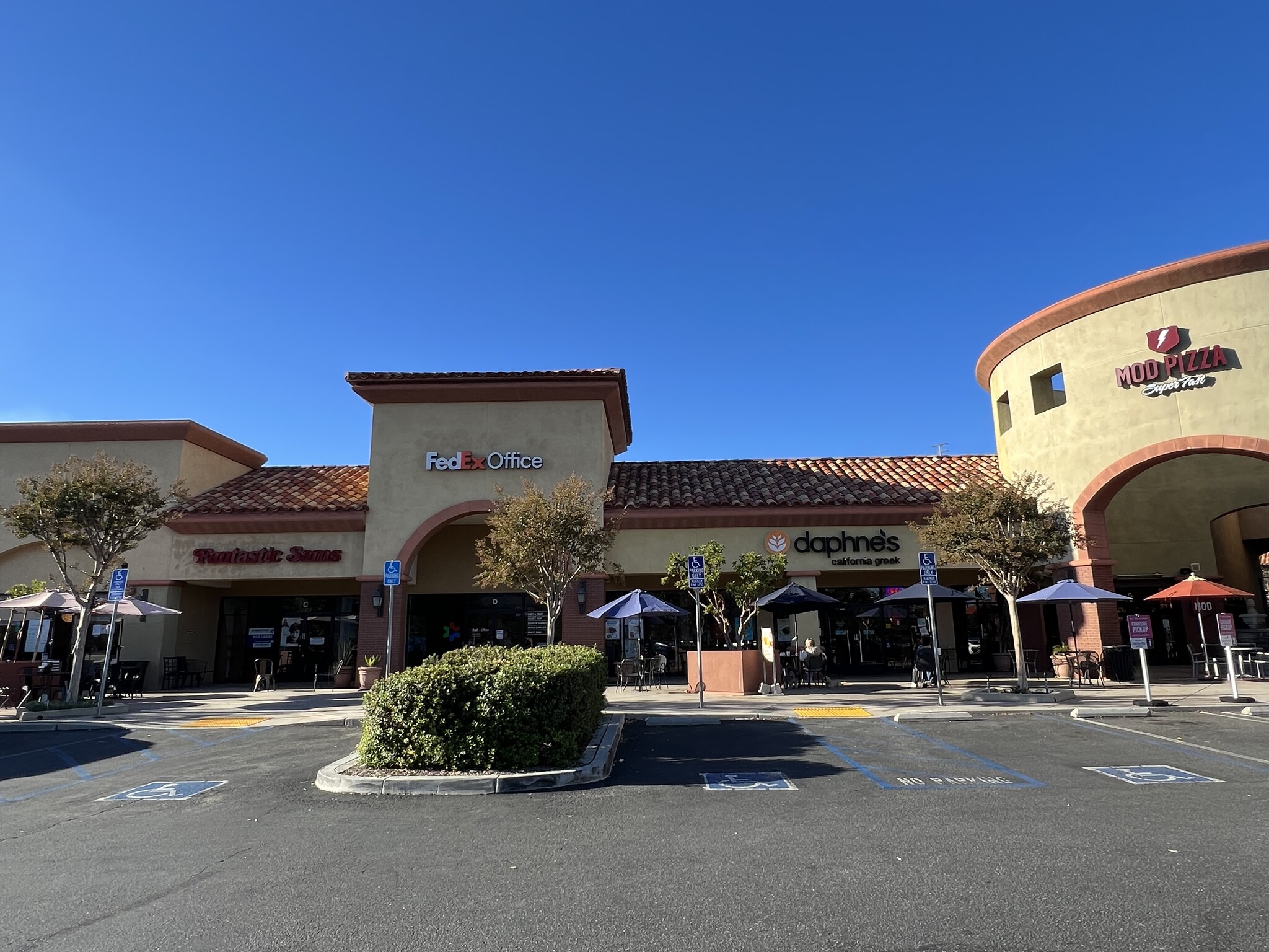 1025-2745 Camino Dos Rios, Thousand Oaks, CA for lease Building Photo- Image 1 of 3