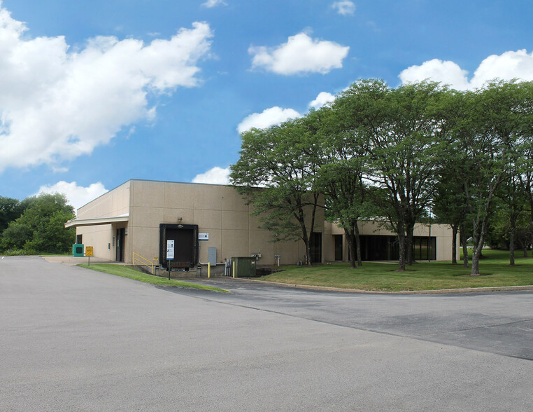 101 Technology Dr, Pittsburgh, PA for lease - Primary Photo - Image 1 of 2