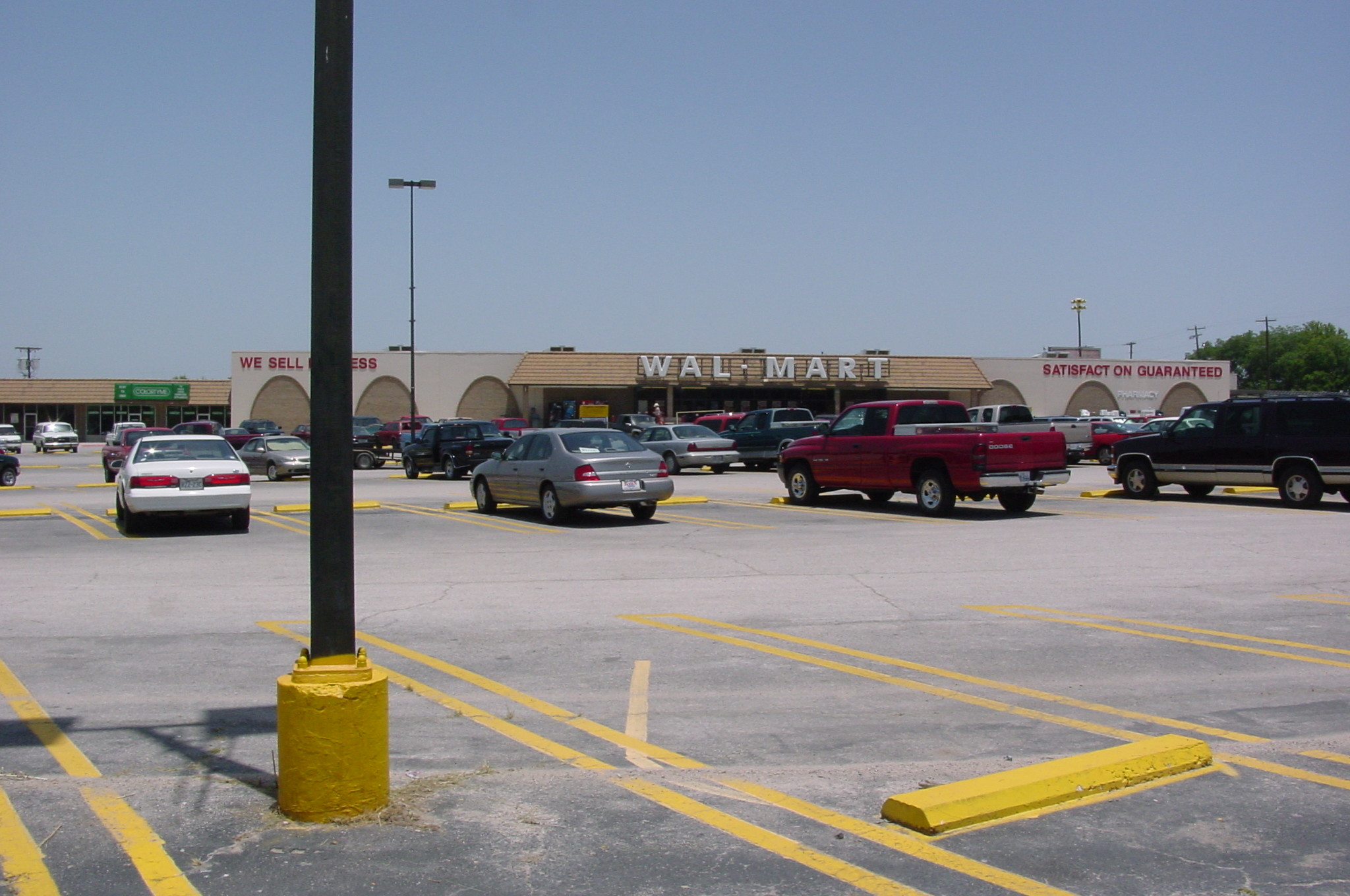 401-407 E Plum St, Lampasas, TX for lease Building Photo- Image 1 of 2