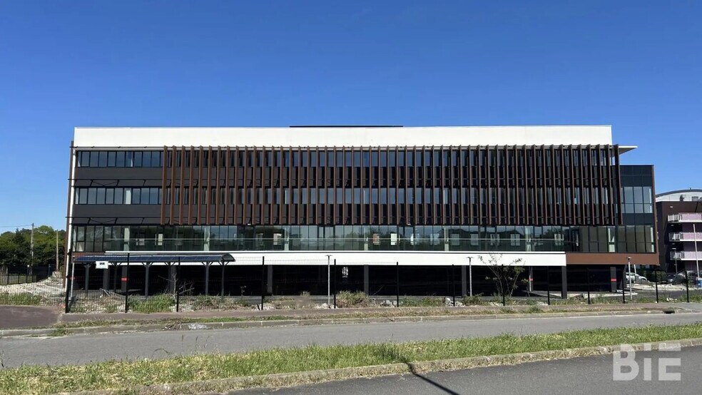 Office in Mérignac for lease - Building Photo - Image 3 of 8