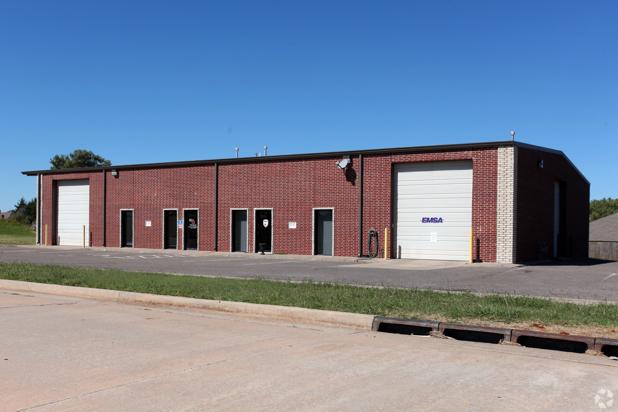 1505-1509 Commerce St, Yukon, OK for sale Primary Photo- Image 1 of 1