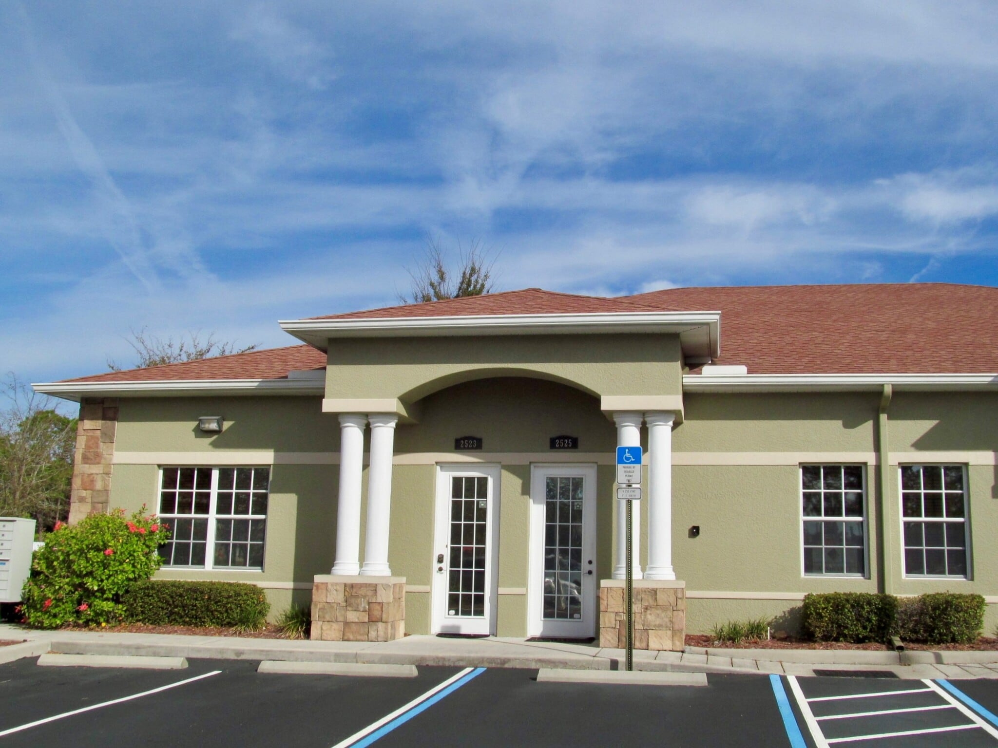 2523-2525 Seven Springs Blvd, New Port Richey, FL for lease Building Photo- Image 1 of 16