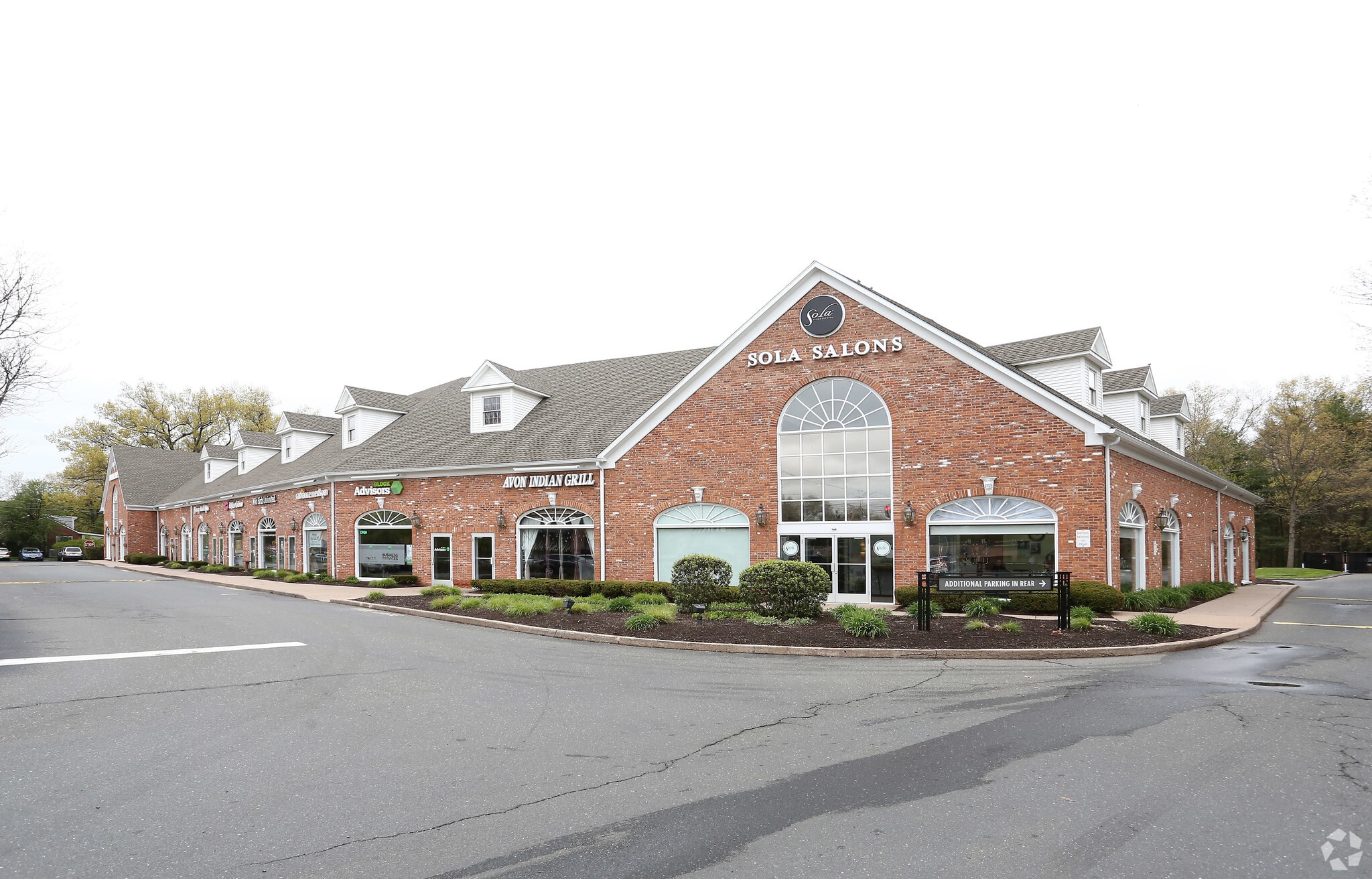 314-324 W Main St, Avon, CT for lease Building Photo- Image 1 of 12