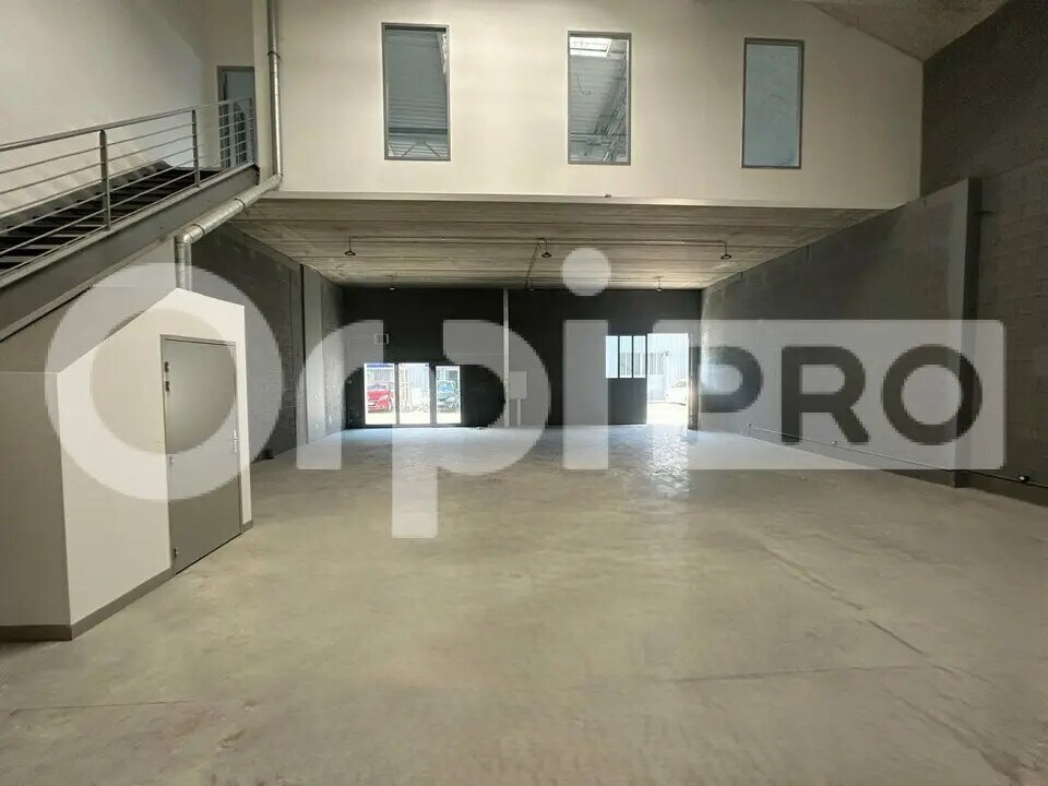 Office in Vaux-le-Pénil for lease Building Photo- Image 1 of 6