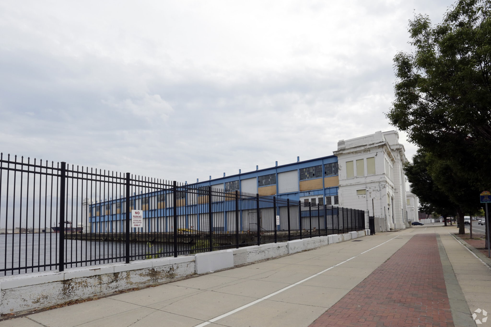 841 S Christopher Columbus Blvd, Philadelphia, PA 19106 Pier 38