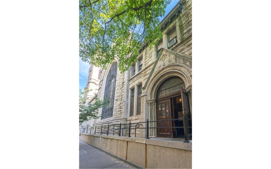 302 W 91st St, New York, NY for lease - Building Photo - Image 2 of 6
