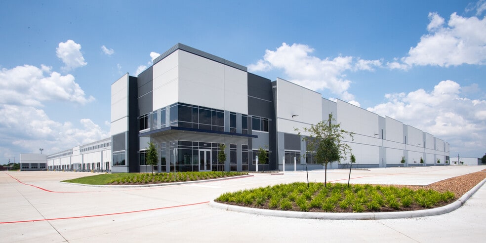 6411 N Eldridge Pky, Houston, TX for lease - Building Photo - Image 1 of 5