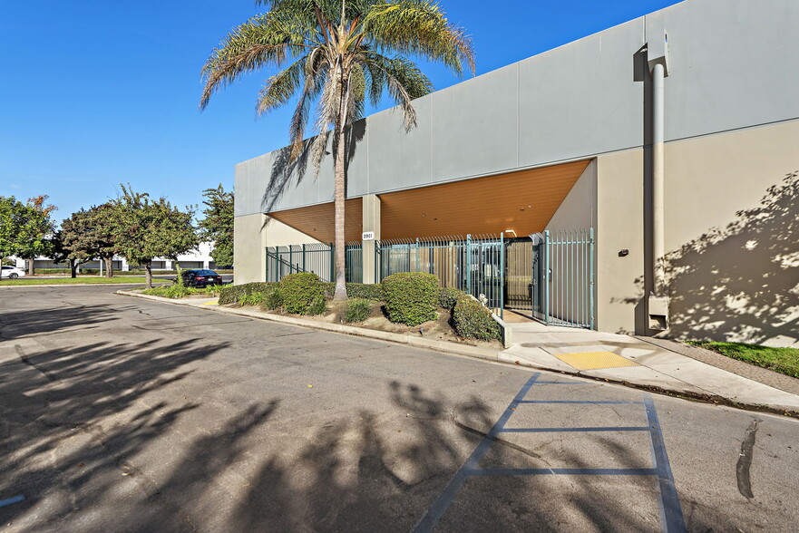 2901 S Harbor Blvd, Santa Ana, CA for sale - Building Photo - Image 3 of 11