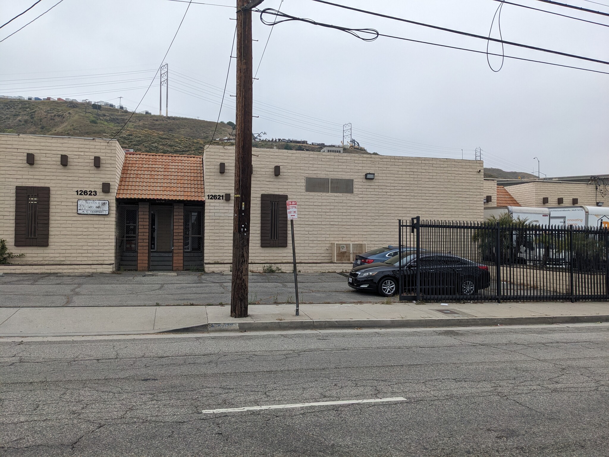 12621-12627 Foothill Blvd, Sylmar, CA for lease Building Photo- Image 1 of 5