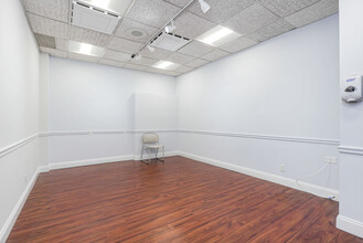 78 Todt Hill Rd, Staten Island, NY for lease Interior Photo- Image 1 of 17