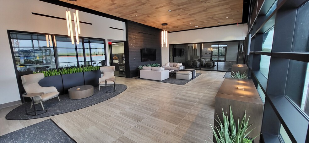 10727 Bernie Webber Dr, Mukilteo, WA for lease - Lobby - Image 3 of 5