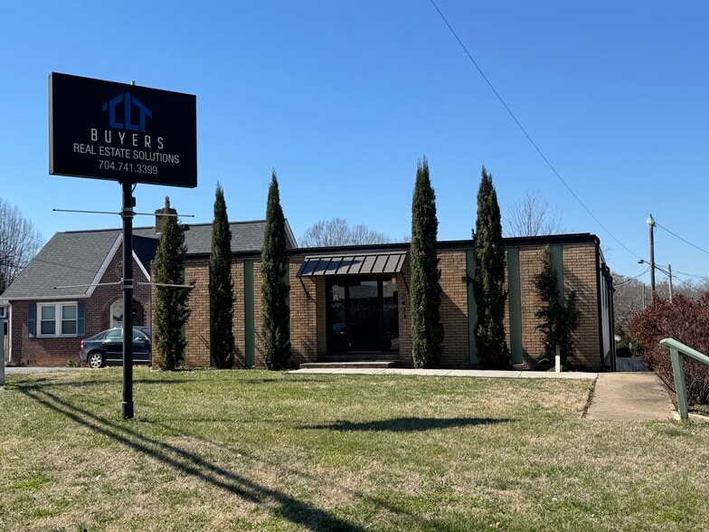 2433 The Plaza, Charlotte, NC for lease - Building Photo - Image 2 of 11