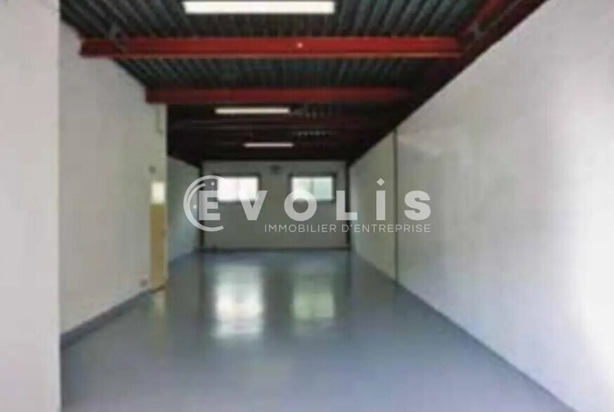 17 Rue Des Cerisiers, Lisses for lease - Interior Photo - Image 2 of 2