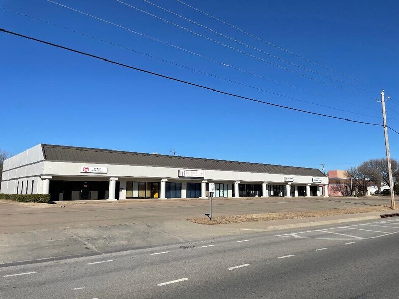 12135-12145 E 11th St, Tulsa, OK for lease - Building Photo - Image 1 of 5
