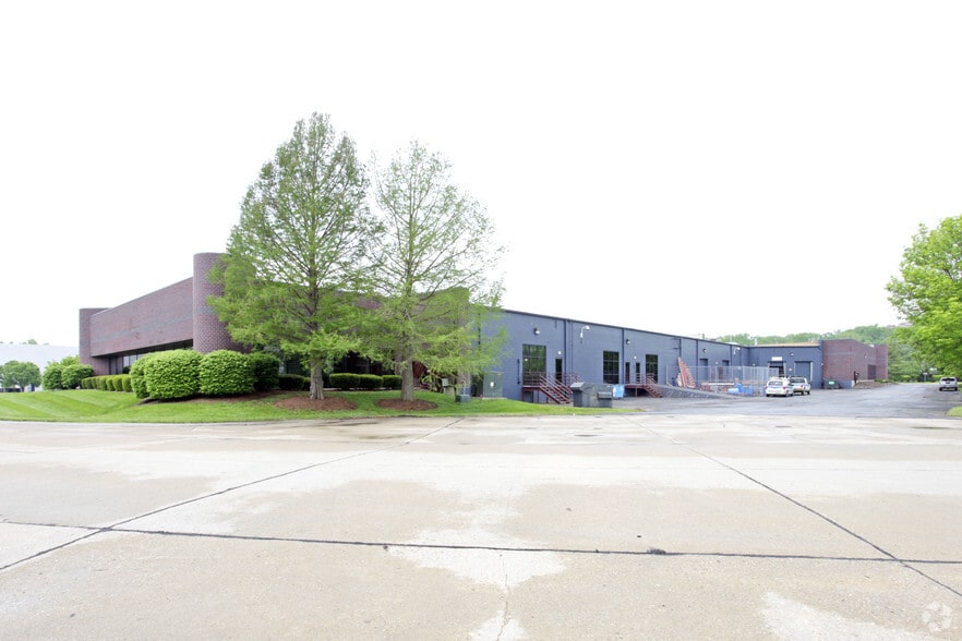 3783-3797 Rider Trail South, Earth City, MO for lease - Building Photo - Image 3 of 4