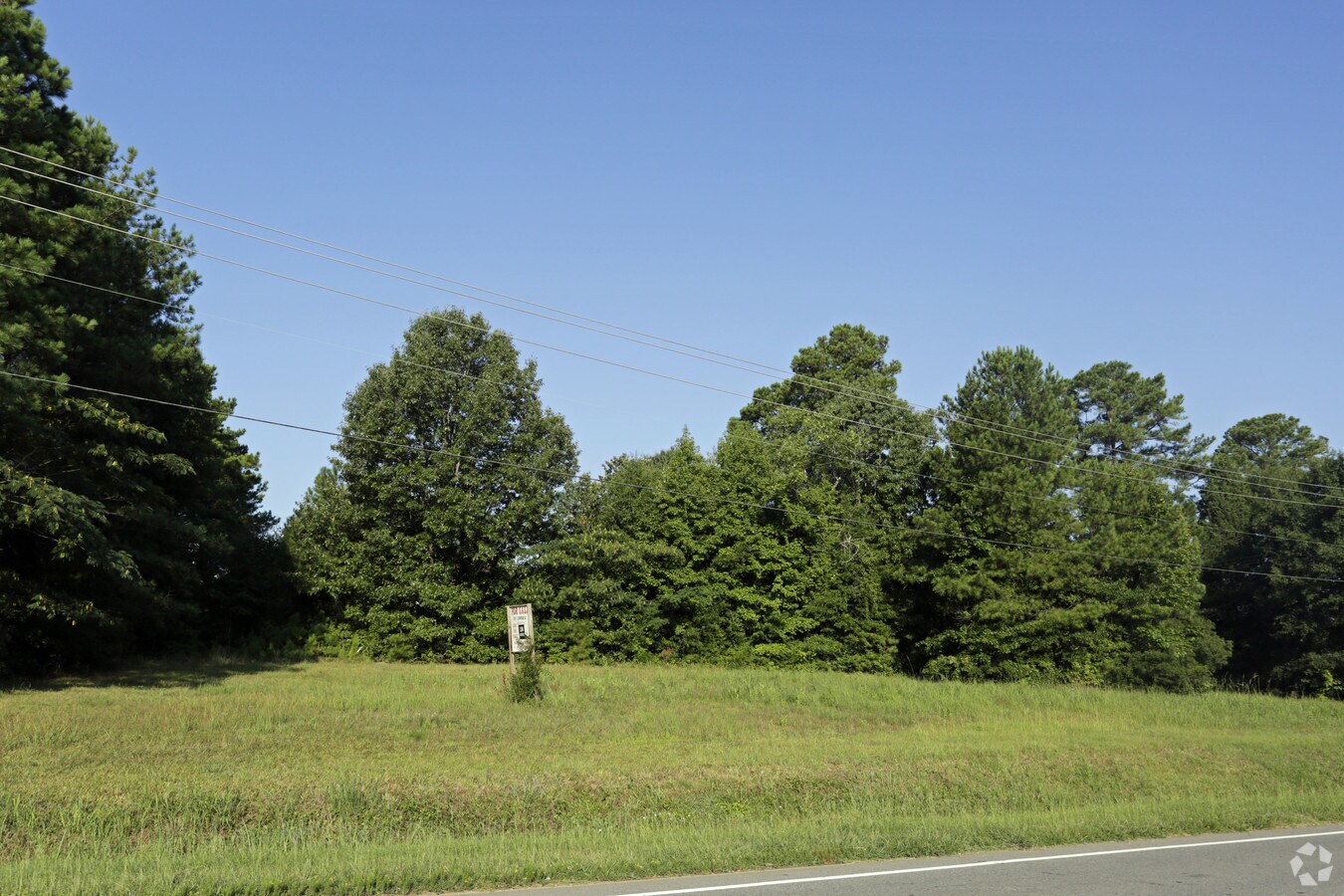 2515 Hawkins Ave, Sanford, NC 27330