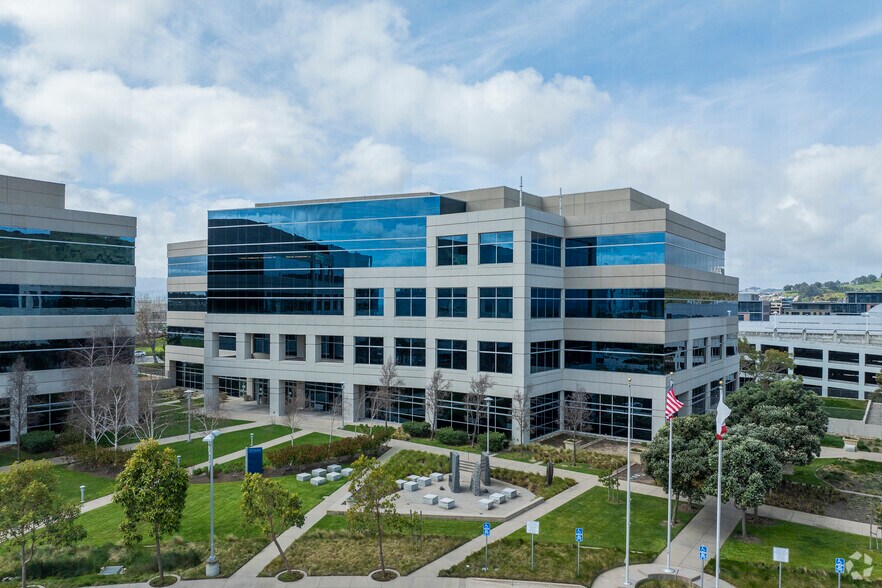 333 Oyster Point Blvd, South San Francisco, CA for lease - Primary Photo - Image 1 of 19