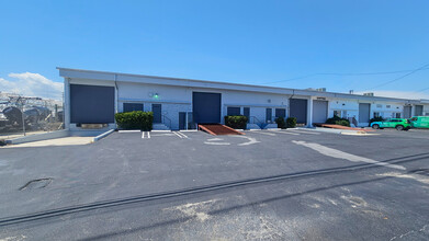 2511 NE 4th Ave, Pompano Beach, FL for lease Building Photo- Image 1 of 6