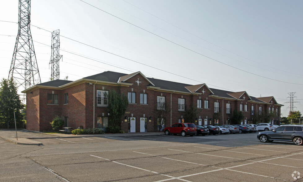 5407 Eglinton Ave W, Toronto, ON for lease - Primary Photo - Image 1 of 3