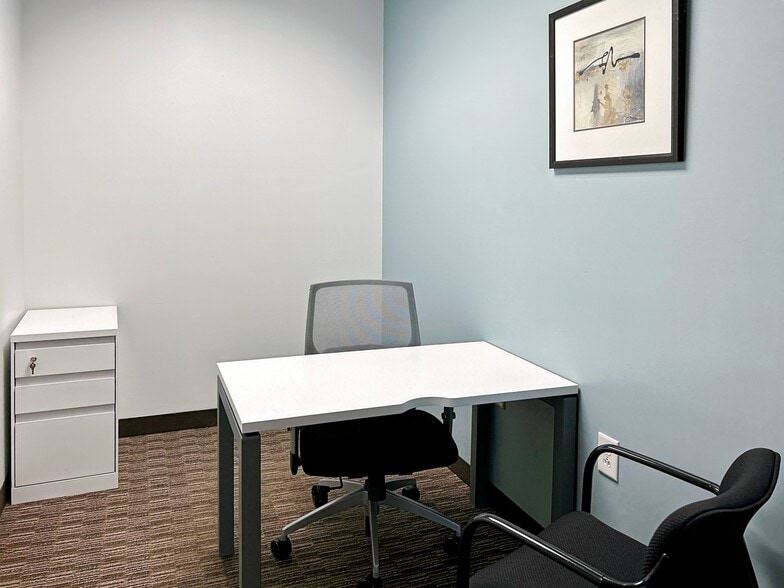 5960 Fairview Rd, Charlotte, NC for lease - Interior Photo - Image 3 of 23