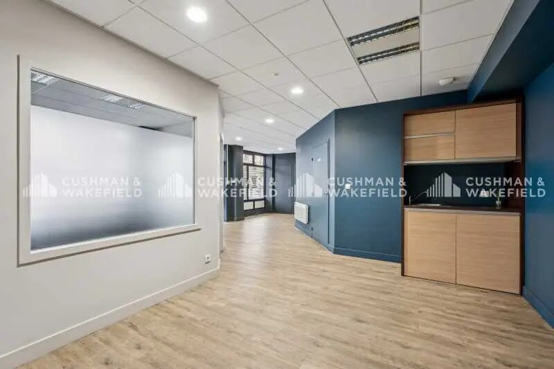 202-204 Rue Marcel Mérieux, Lyon for sale - Interior Photo - Image 2 of 16