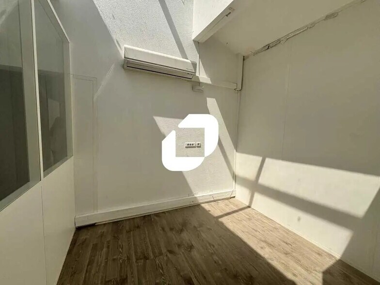 Office in Bordeaux for lease - Interior Photo - Image 3 of 9