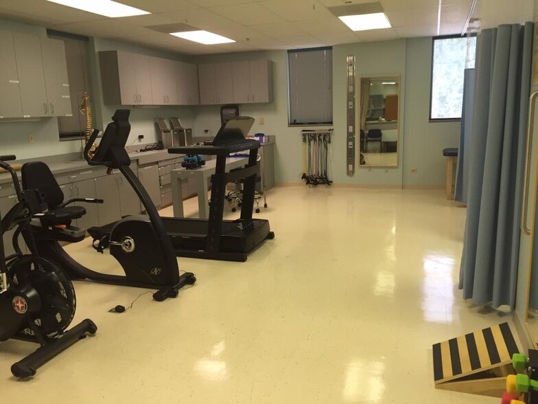 11240 S Western Ave, Chicago, IL for lease - Building Photo - Image 3 of 5