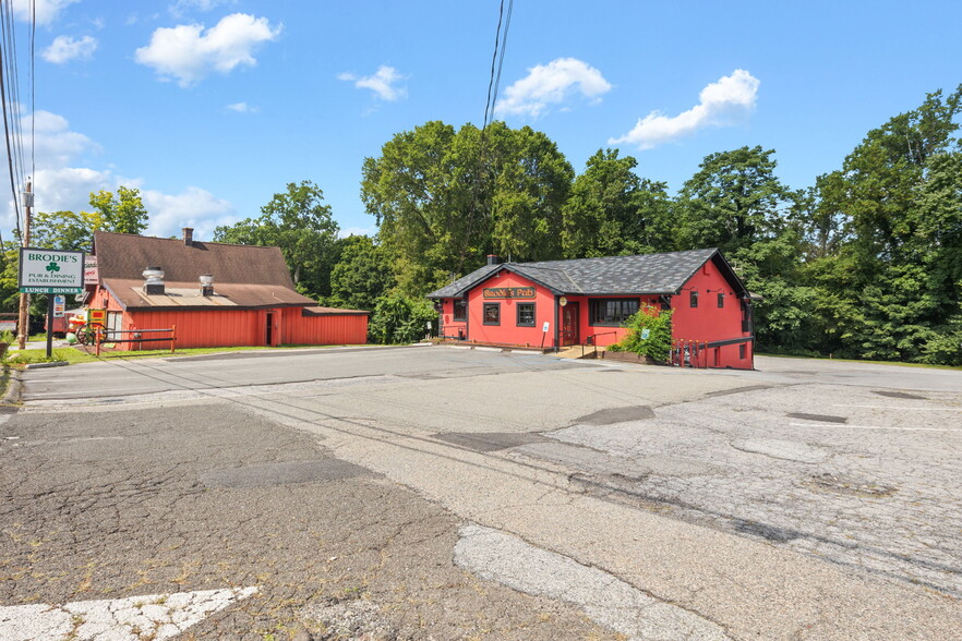 3262 E Main St, Mohegan Lake, NY for sale - Building Photo - Image 3 of 5