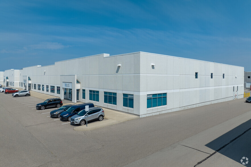 3800B Laird Rd, Mississauga, ON for lease - Building Photo - Image 2 of 5